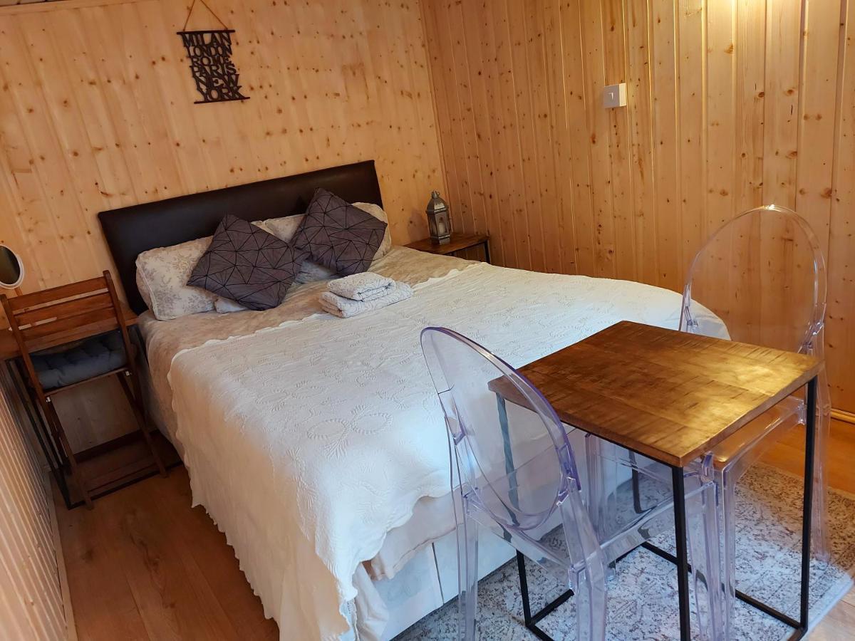 Pretty Studio With A Private Terrace Лондон Екстер'єр фото