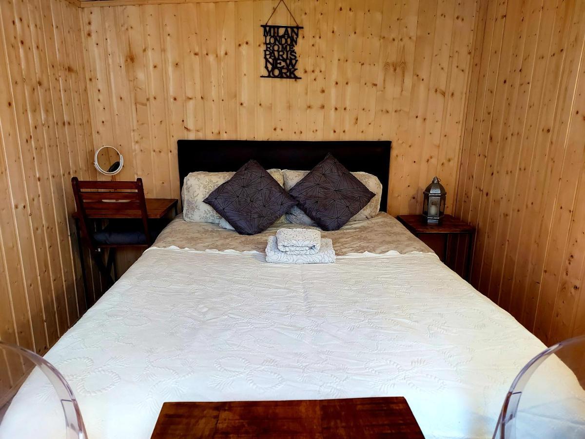 Pretty Studio With A Private Terrace Лондон Екстер'єр фото